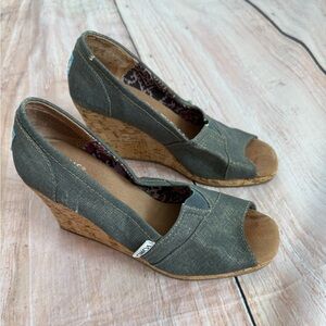 TOMS CALYPSO GRAY GOLD SHIMMER OPEN TOE SANDAL HEEL SHOE SIZE 6